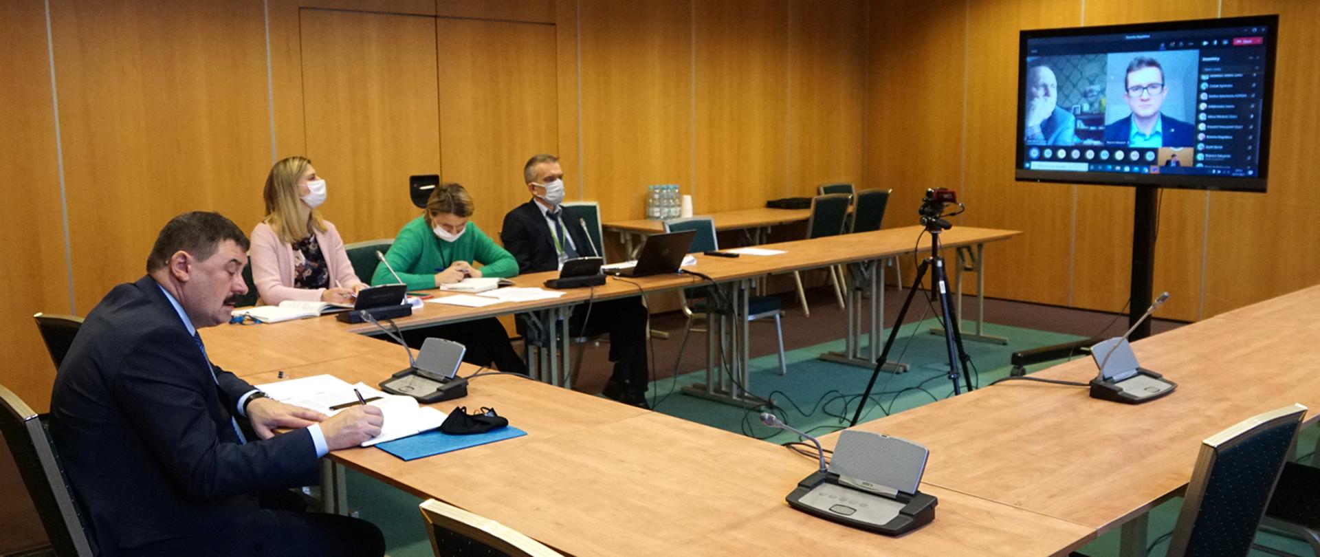 Sekretarz stanu Ryszard Bartosik podczas spotkania