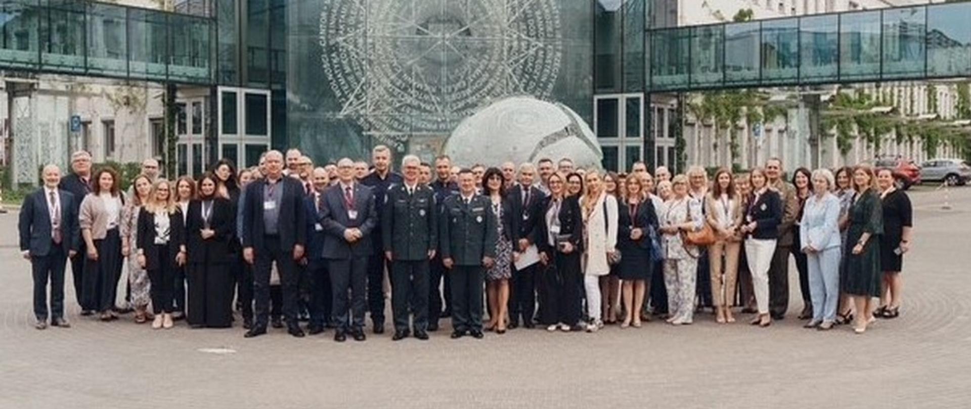 Zdjęcie grupowe uczestników konferencji