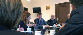 Oficjalna wizyta Ministra Bańki w Rumunii - Kolejne rozmowy przy stole