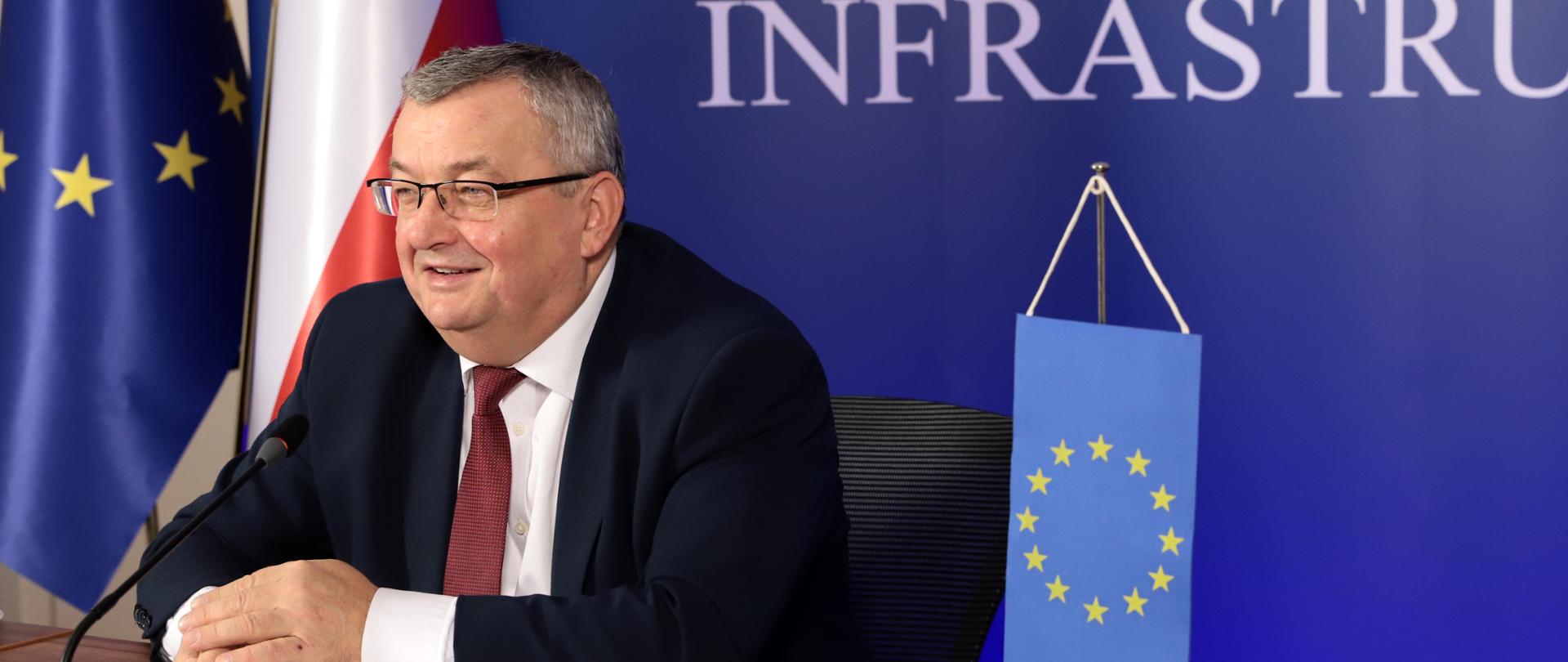 Minister Andrzej Adamczyk podczas spotkania koordynacyjnego ministrów transportu państw Grupy Wyszehradzkiej