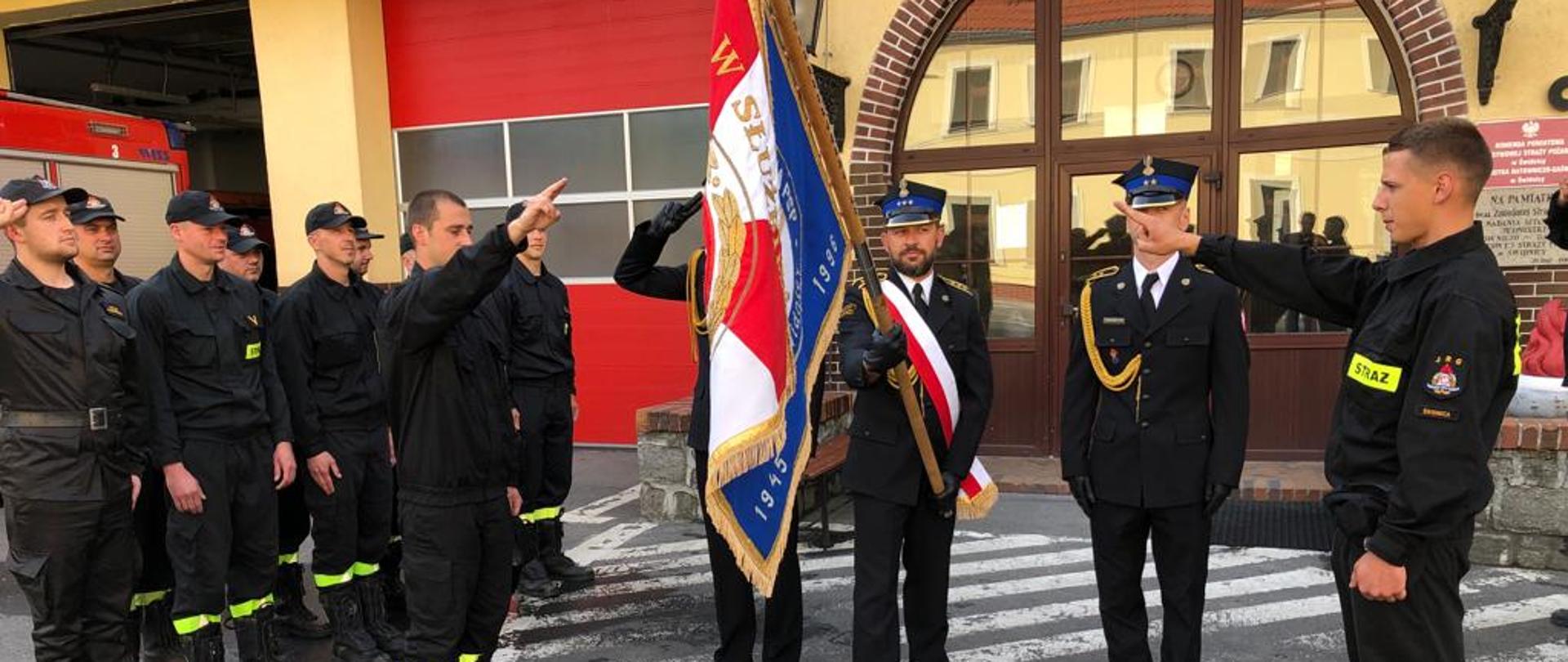 Ślubowanie nowych strażaków