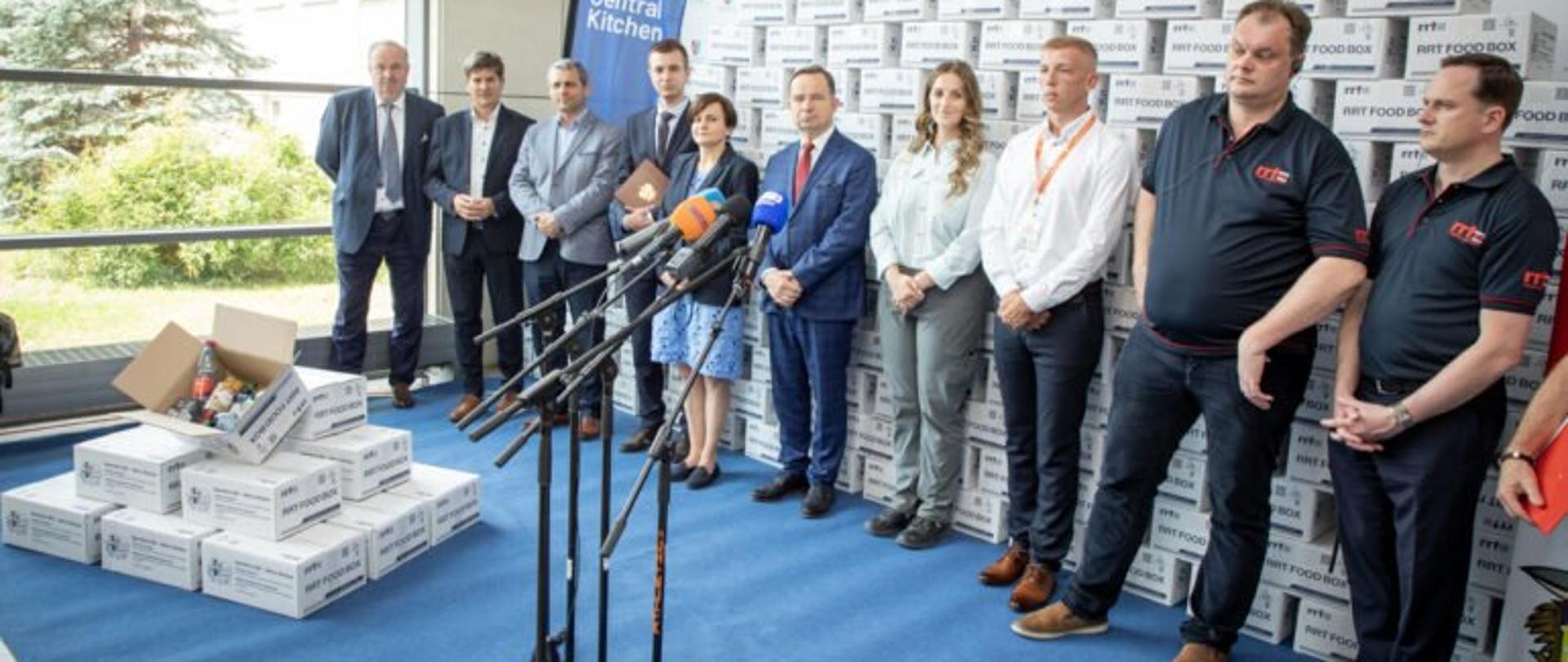 Uczestnicy konferencji prasowej dotyczącej pomocy dla Ukrainy