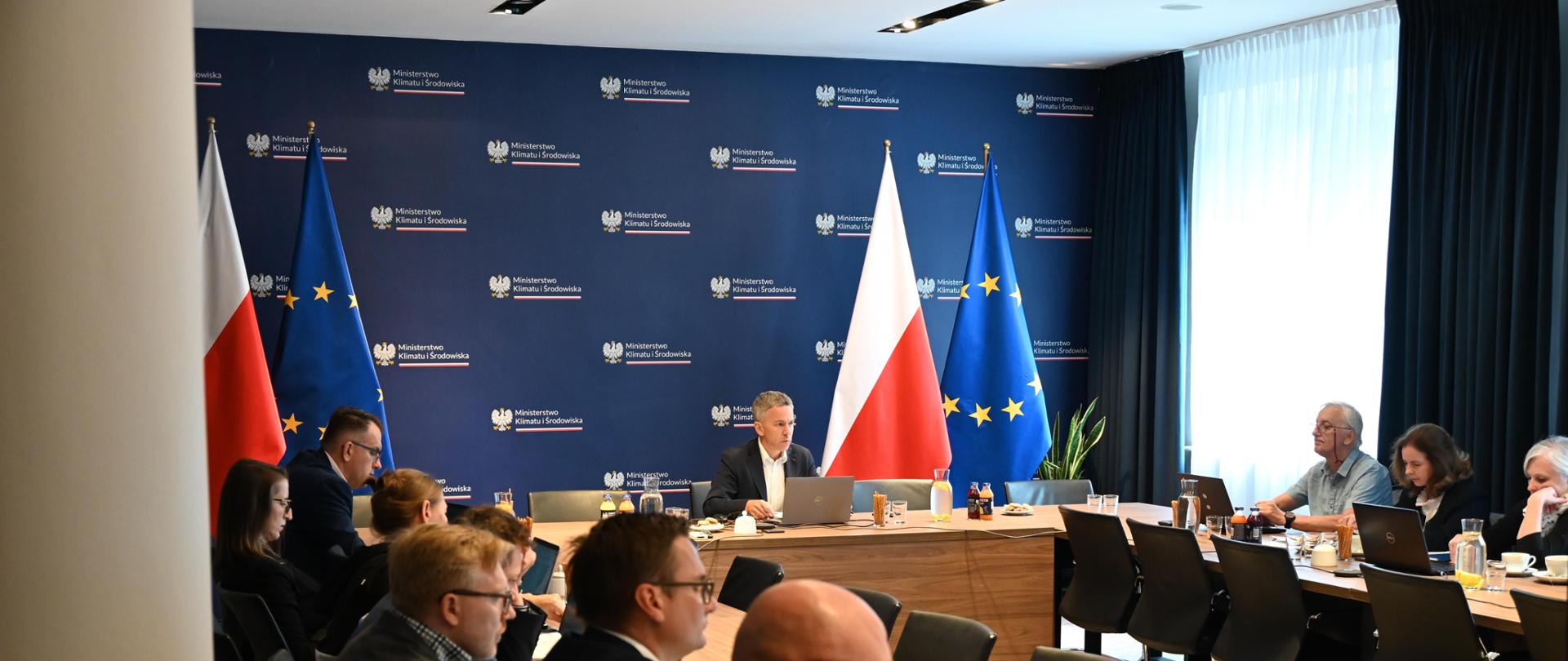 Zdjęcie ze spotkania międzyresortowego zespołu ds. Odry