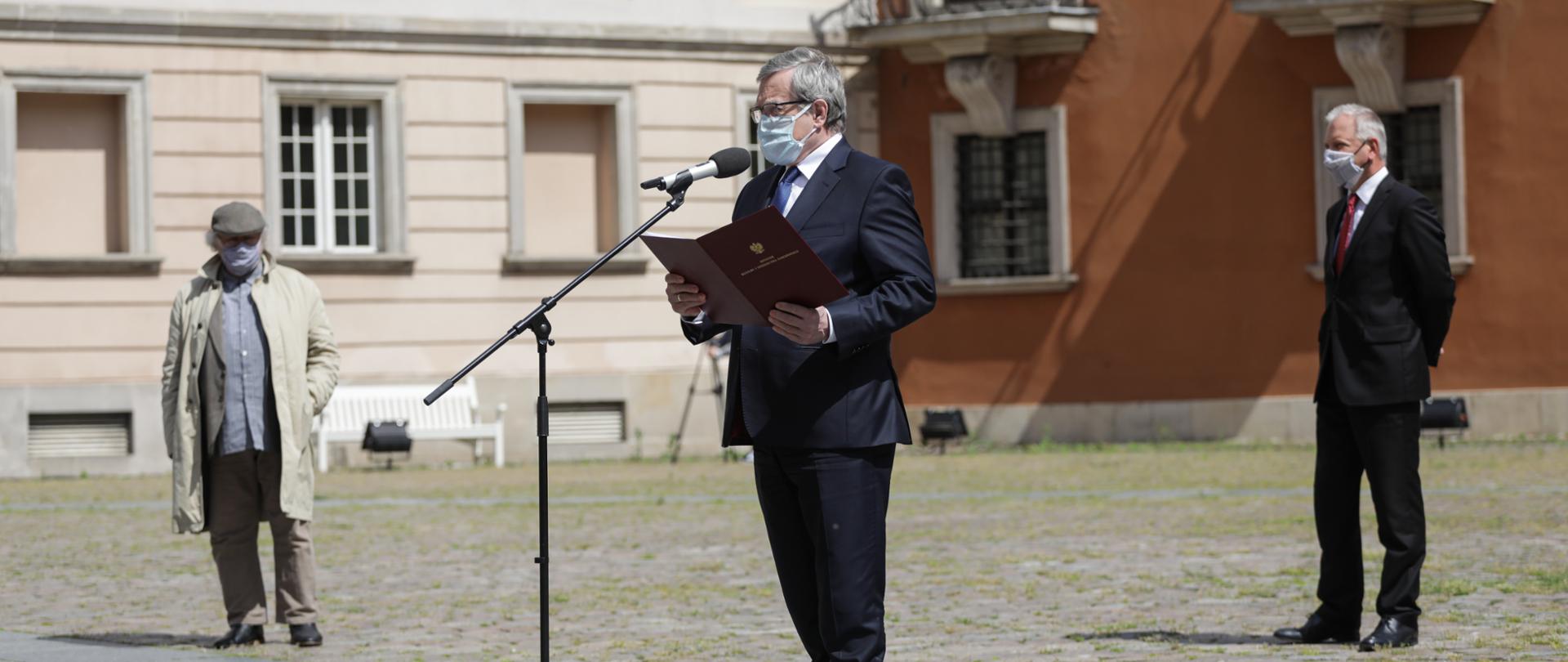 „Defilada” – instalacja Jerzego Kaliny w 75. rocznicę zakończenia II wojny światowej, fot. Danuta Matloch 