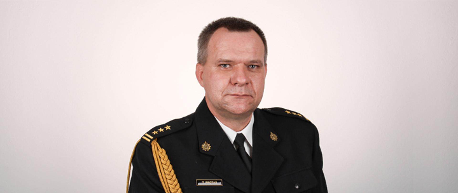 Zdjęcie portretowe zastępcy komendanta powiatowego st. bryg. mgr inż. Tomasza Protaś