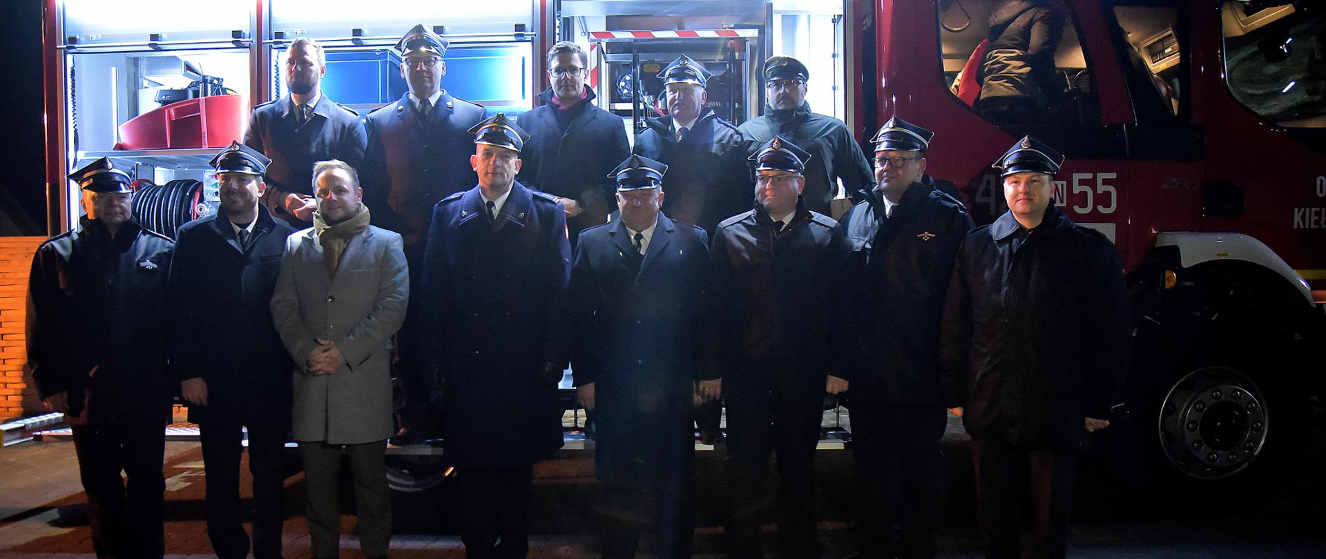 Grupowe zdjęcie pamiątkowe. 