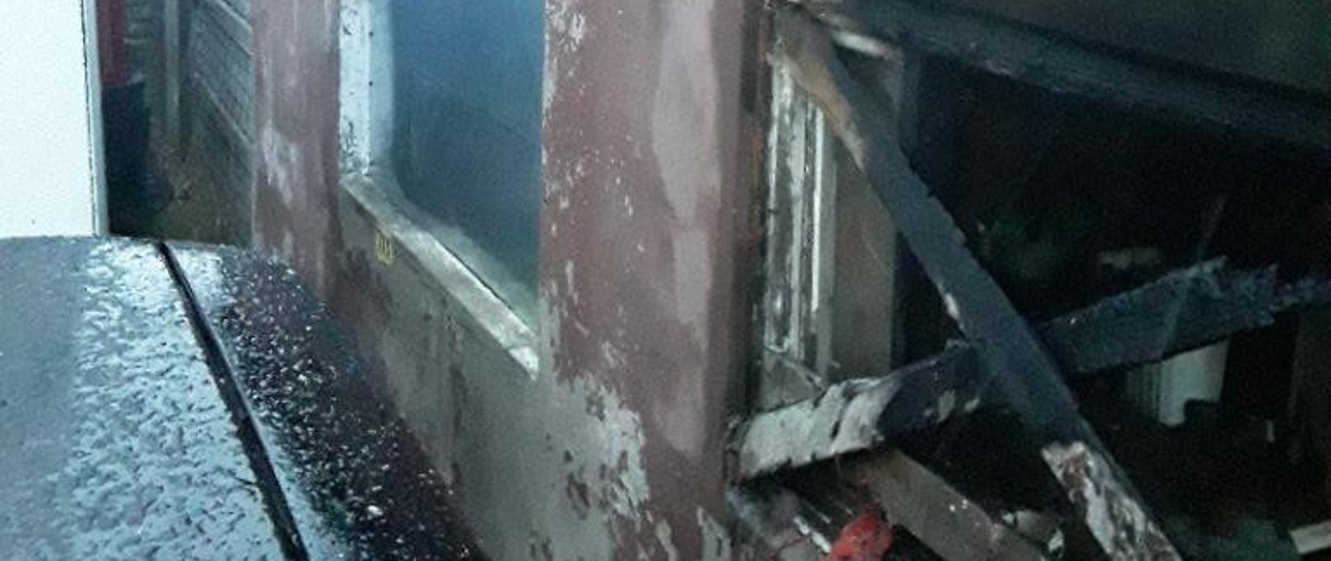 Budynek parterowy, w którym doszło do tragicznego w skutkach pożaru.