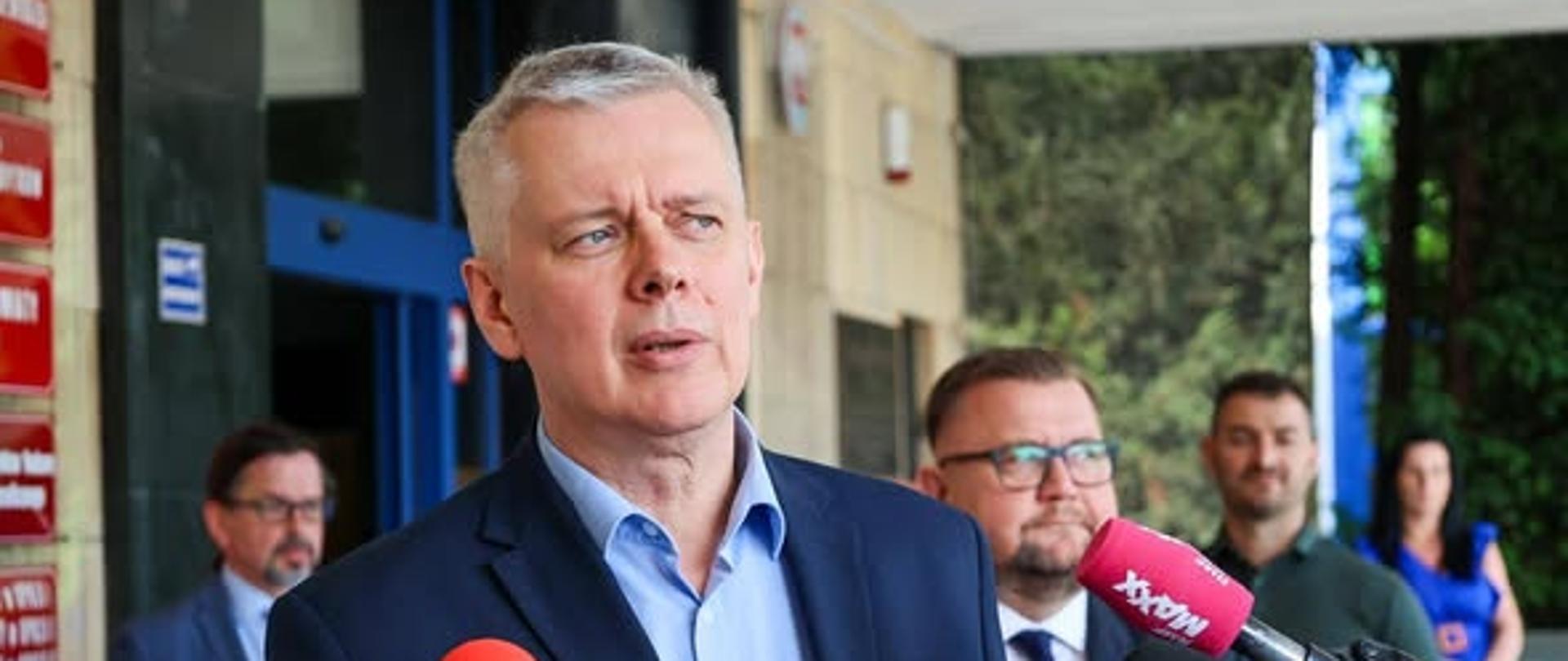 Minister Tomasz Siemoniak w Opolu o wsparciu dla mieszkańców poszkodowanych przez nawałnicę
