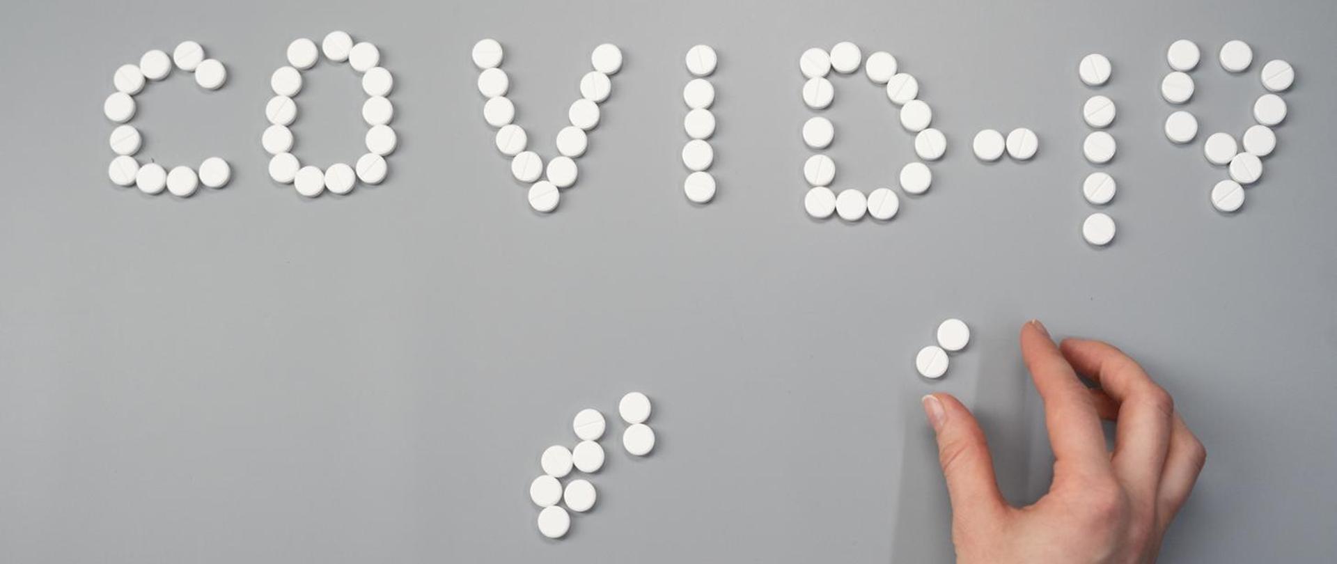 Tabletki na białym tle 