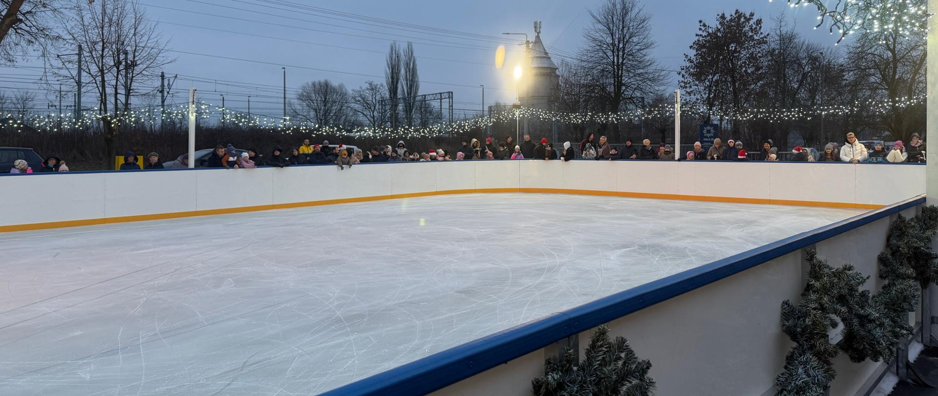 Na Mikołajki pierwsze lodowisko w Pilawie!