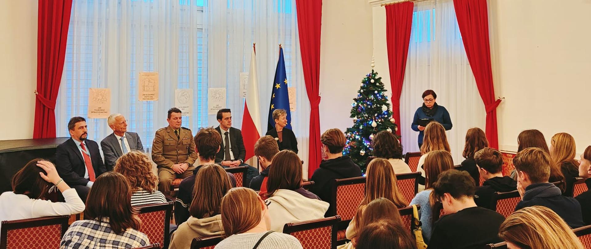 Spotkanie uczniów z przedstawicielami różnych profesji. 