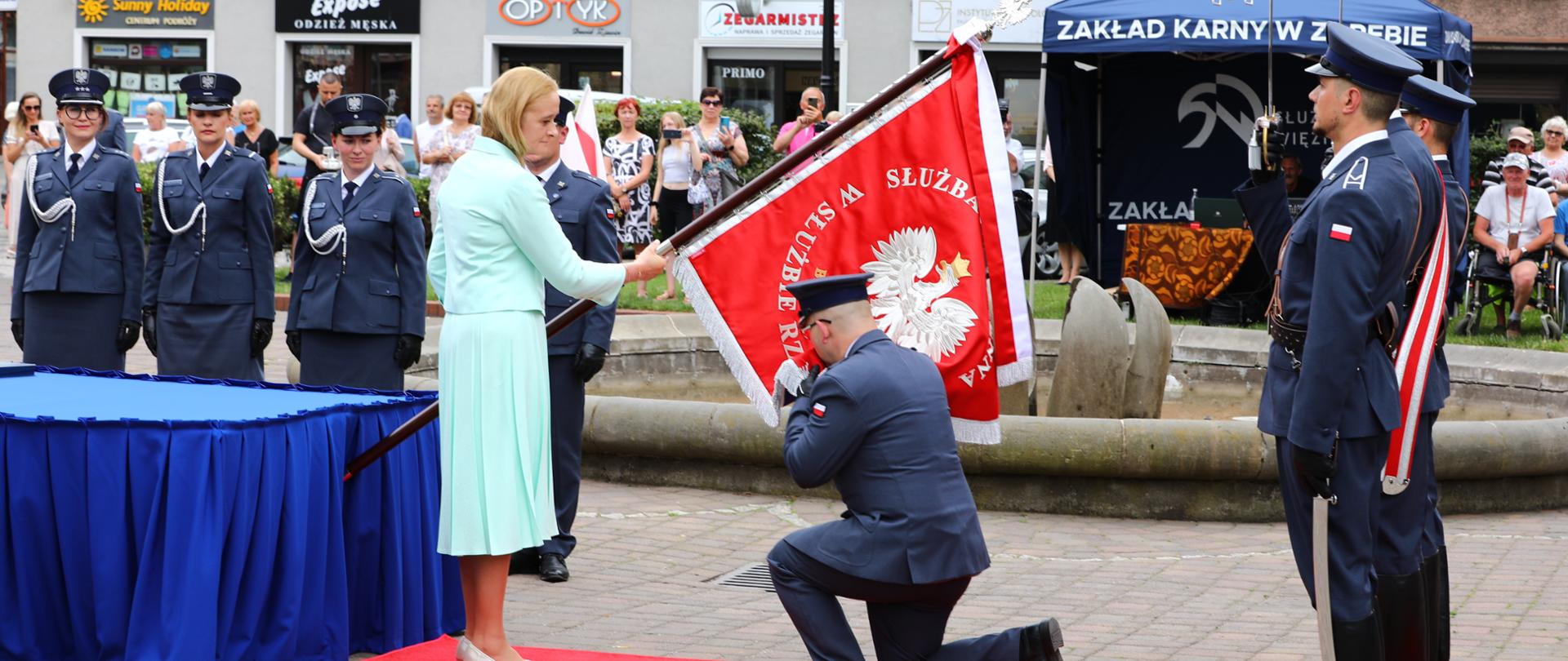 Uroczyste_nadanie_sztandaru_Zakładowi_Karnemu_w_Zarębie_panorama