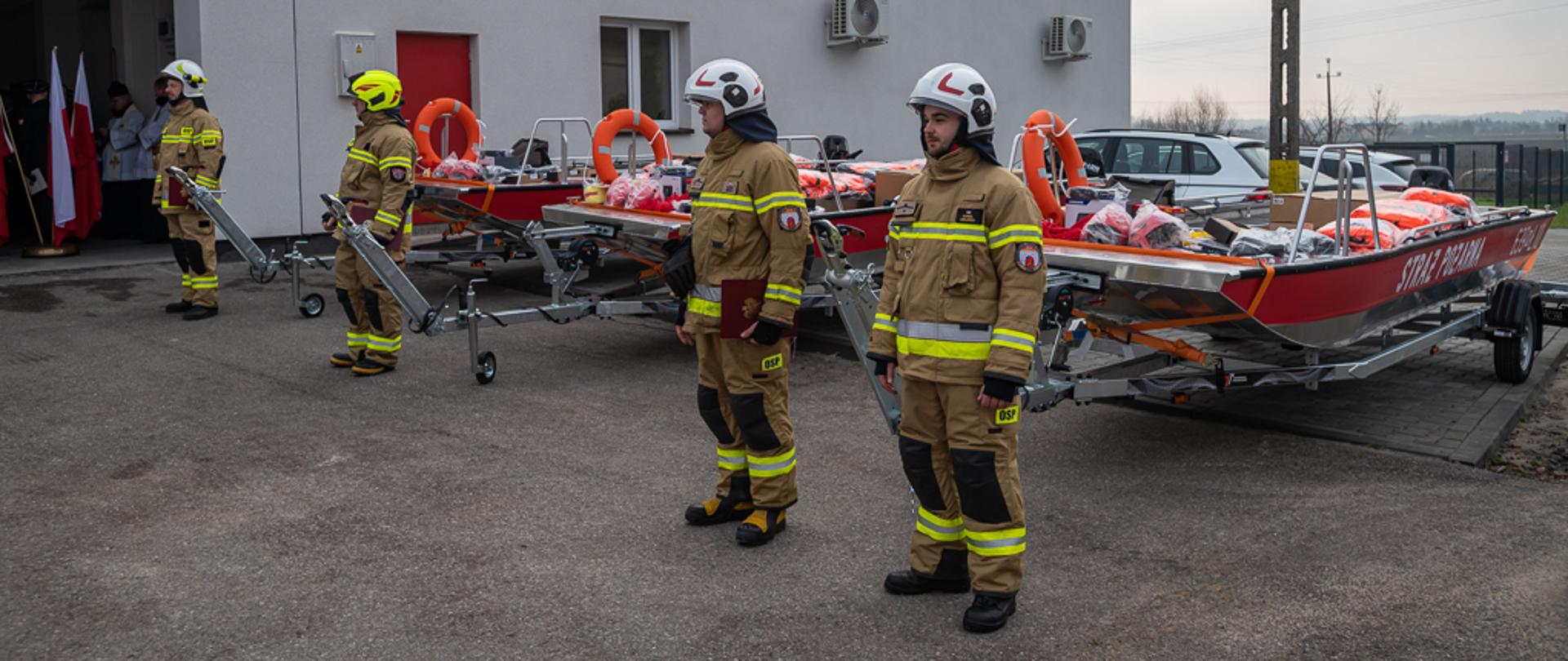 Uroczyste przekazanie łodzi ratowniczych w powiecie sochaczewskim