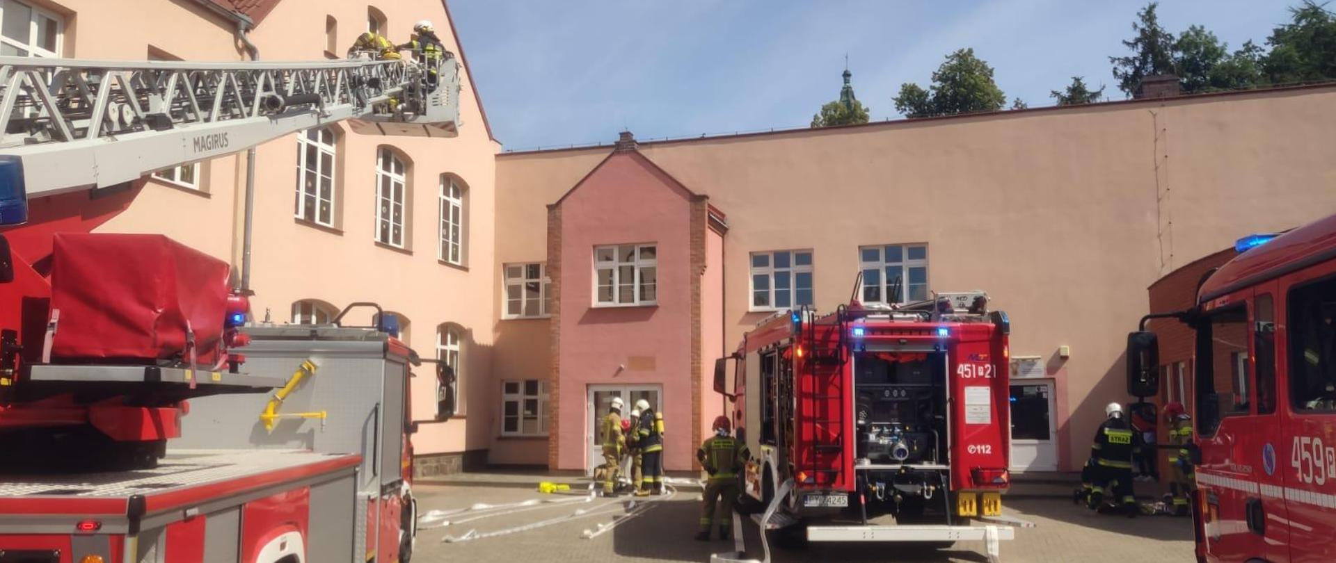 Ćwiczenia na terenie Szkoły Podstawowej w Jaraczewie