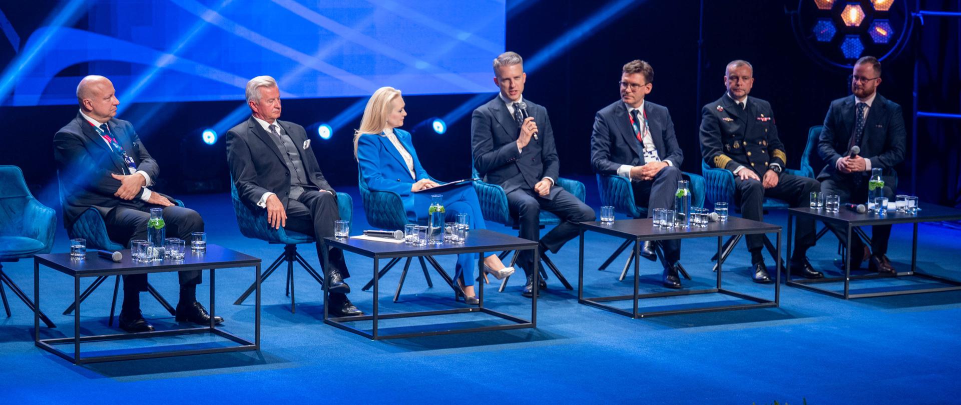 Debata o bezpieczeństwie i gospodarce z udziałem wiceszefa MON Stanisława Wziątka