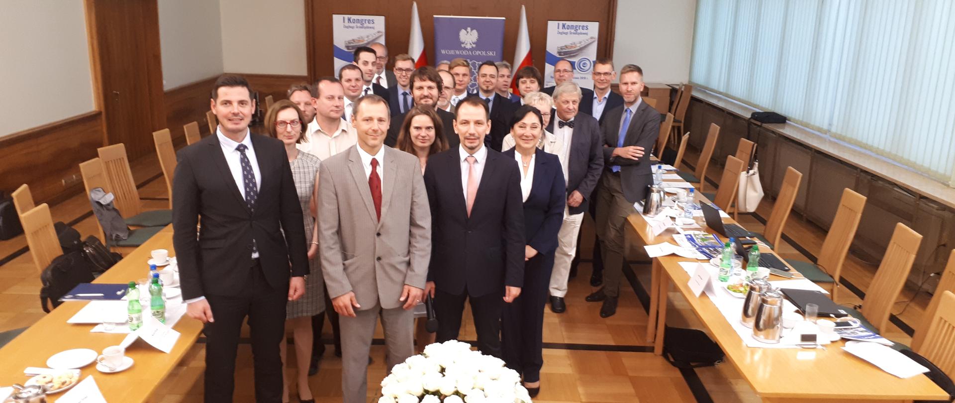 Uczestnicy Kongresu pozują do wspólnego zdjęcia