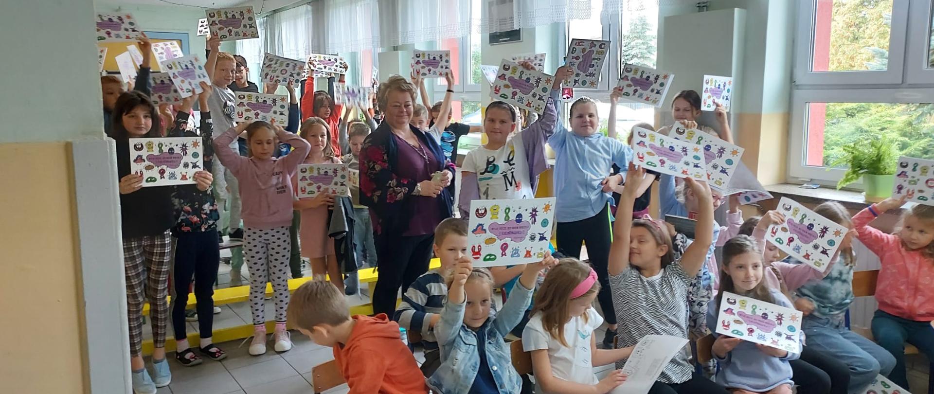 MYJĘ RĘCE BO WIEM WIĘCEJ