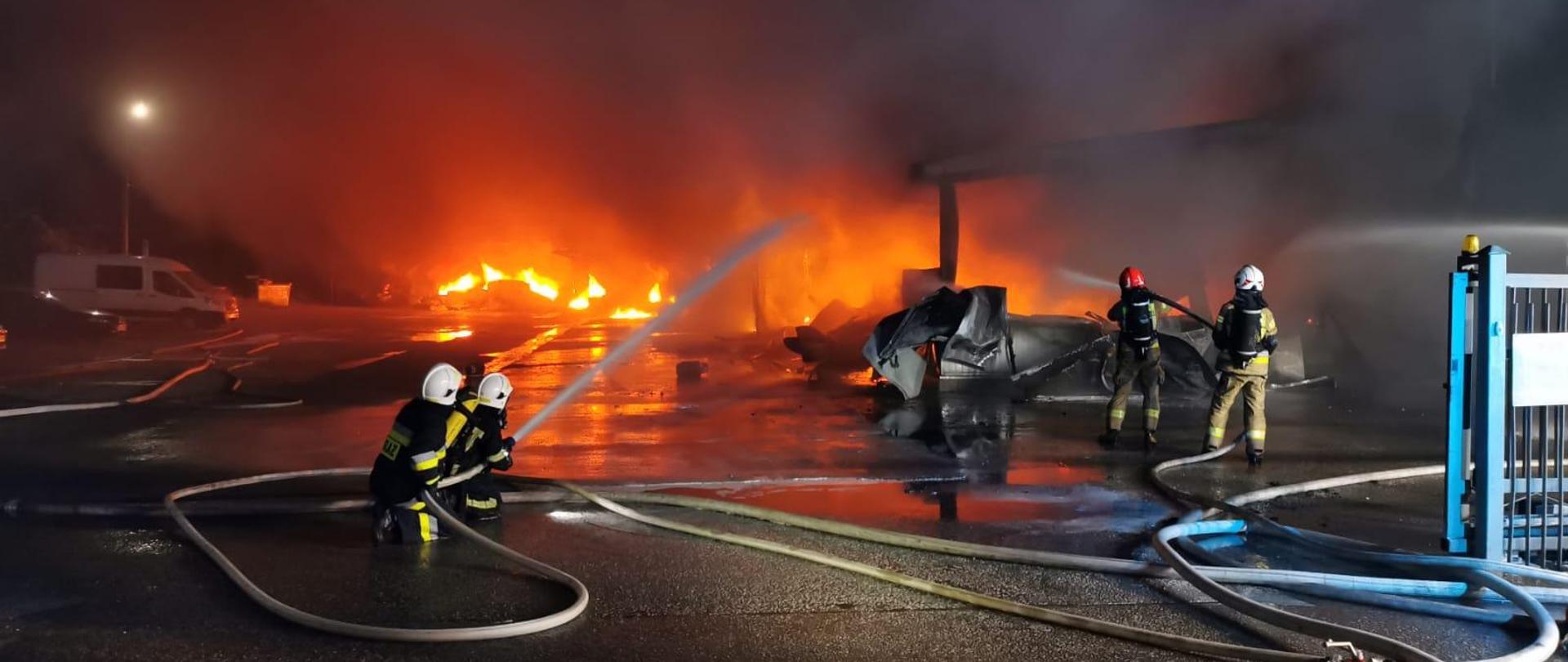 Pożar hali produkcyjnej w Myślachowicach