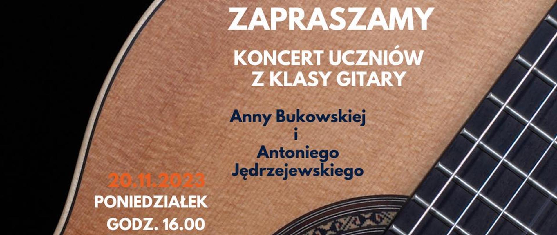 Na czarnym tle zdjęcie fragmentu gitary. Treść plakatu zapisana kolorowymi czcionkami: Zapraszamy. Koncert uczniów z klasy gitary Anny Bukowskiej i Antoniego Jędrzejewskiego 20.11.2023 poniedziałek godz. 16.00.
