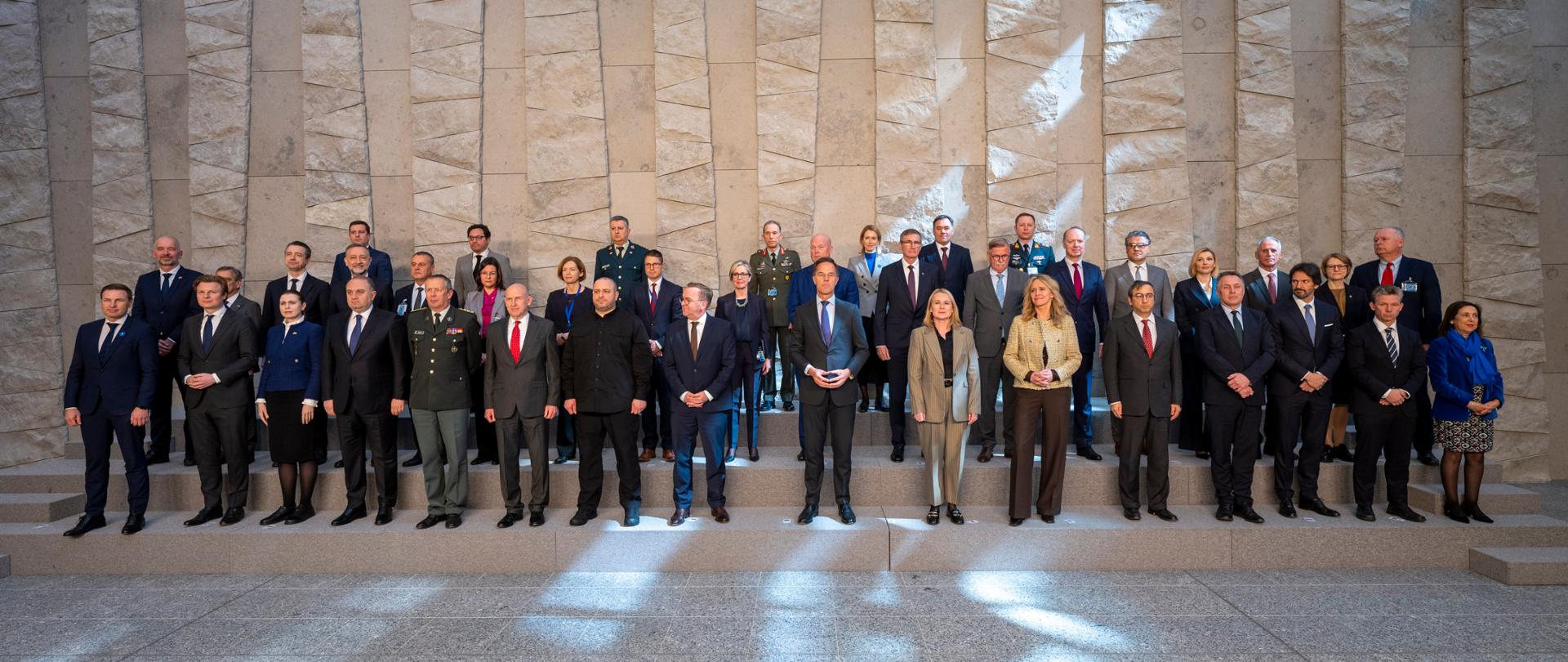 NATO family photo minister zalewski