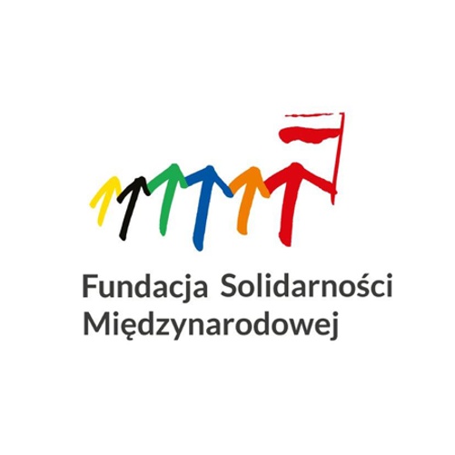 Strzałki pionowe kolorowe z flagą Polski ostatnia i napisem Fundacja Solidarności Międzynarodowej