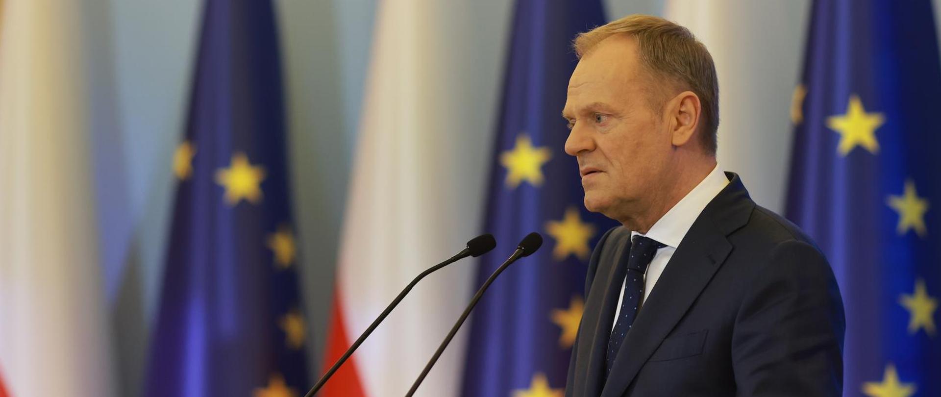 Premier Donald Tusk podczas konferencji prasowej w KPRM.