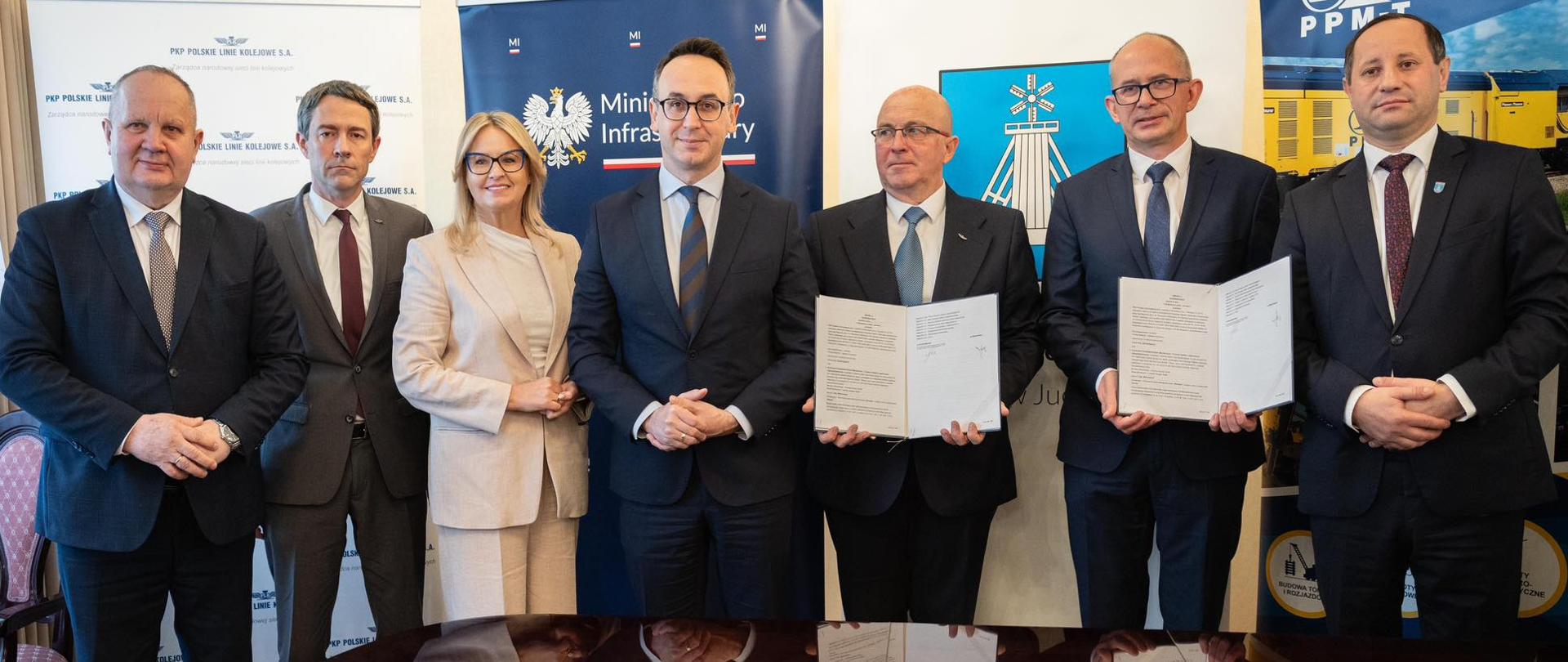 Konferencja prasowa z udziałem ministra infrastruktury Dariusza Klimczaka w związku z podpisaniem umowy na „Prace na linii kolejowej nr 245 Aleksandrów Kujawski – Ciechocinek w celu przywrócenia przewozów pasażerskich”.