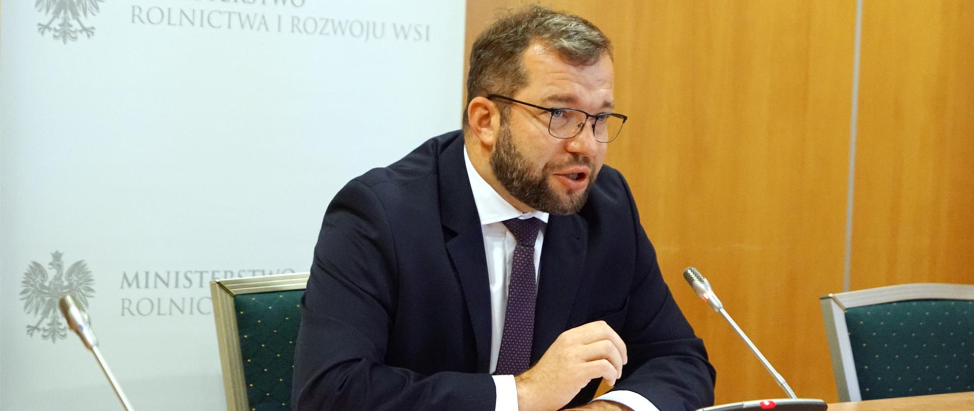 W konferencji zorganizowanej w formie online uczestniczył minister rolnictwa i rozwoju wsi Grzegorz Puda. 