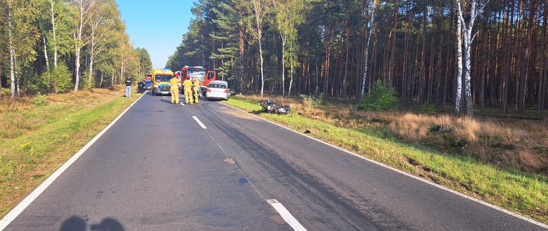 SŁUŻBY RATOWNICZE PRZY ROZBITYCH POJAZDACH