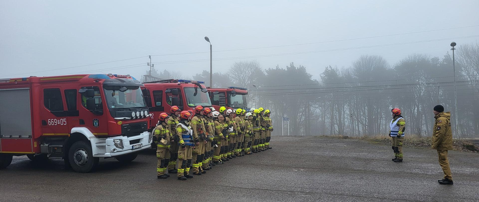 W ćwiczenia zanglizowane było sześć zastępów straży w obsadzie dwudziestu sześciu strażaków.
