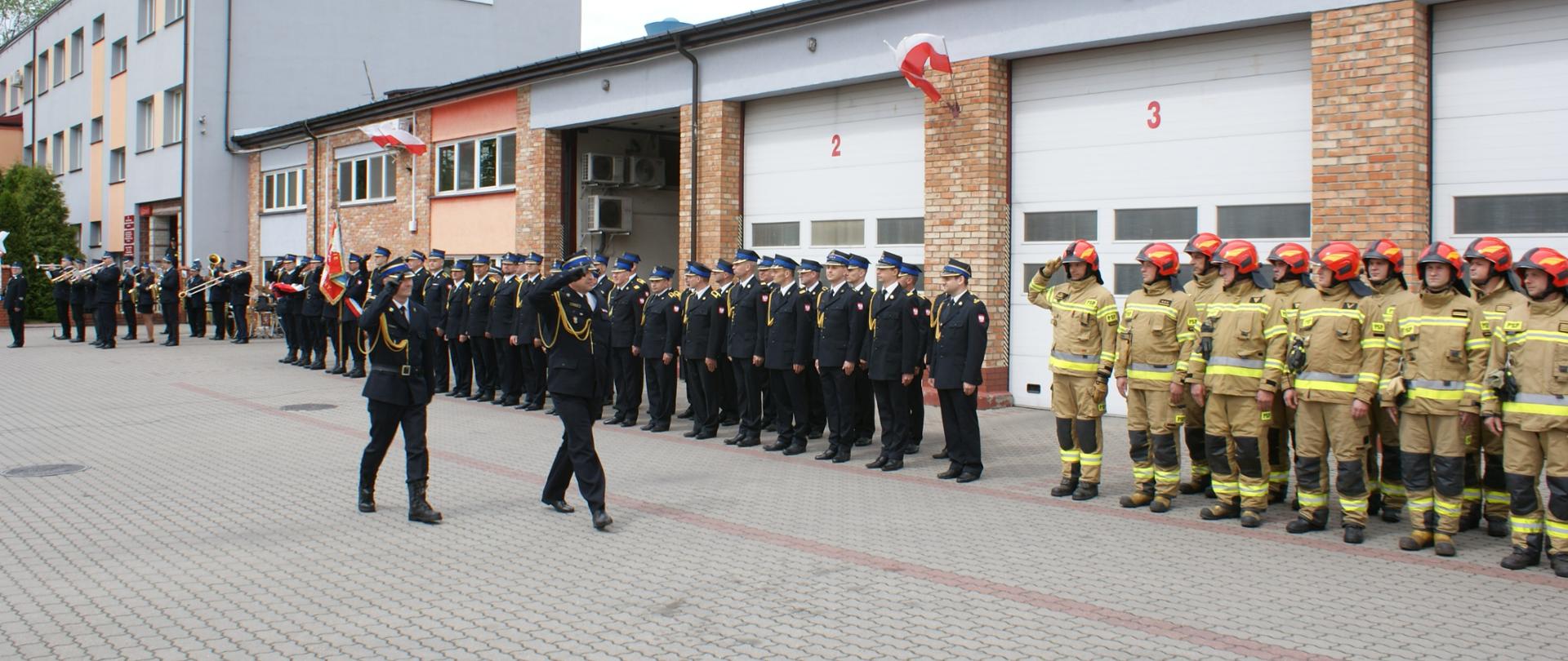 Dzień Strażaka w KM PSP Ostrołęka - przegląd pododdziałów