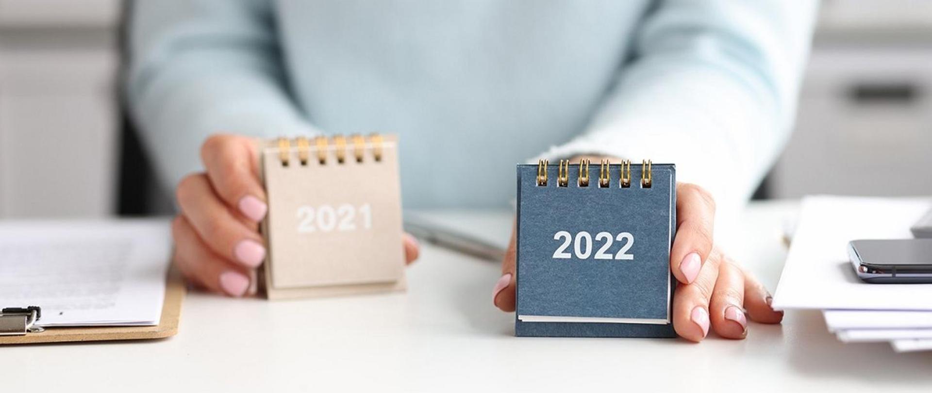 kalendarz z 2021 i kalendarz z 2022 roku. 