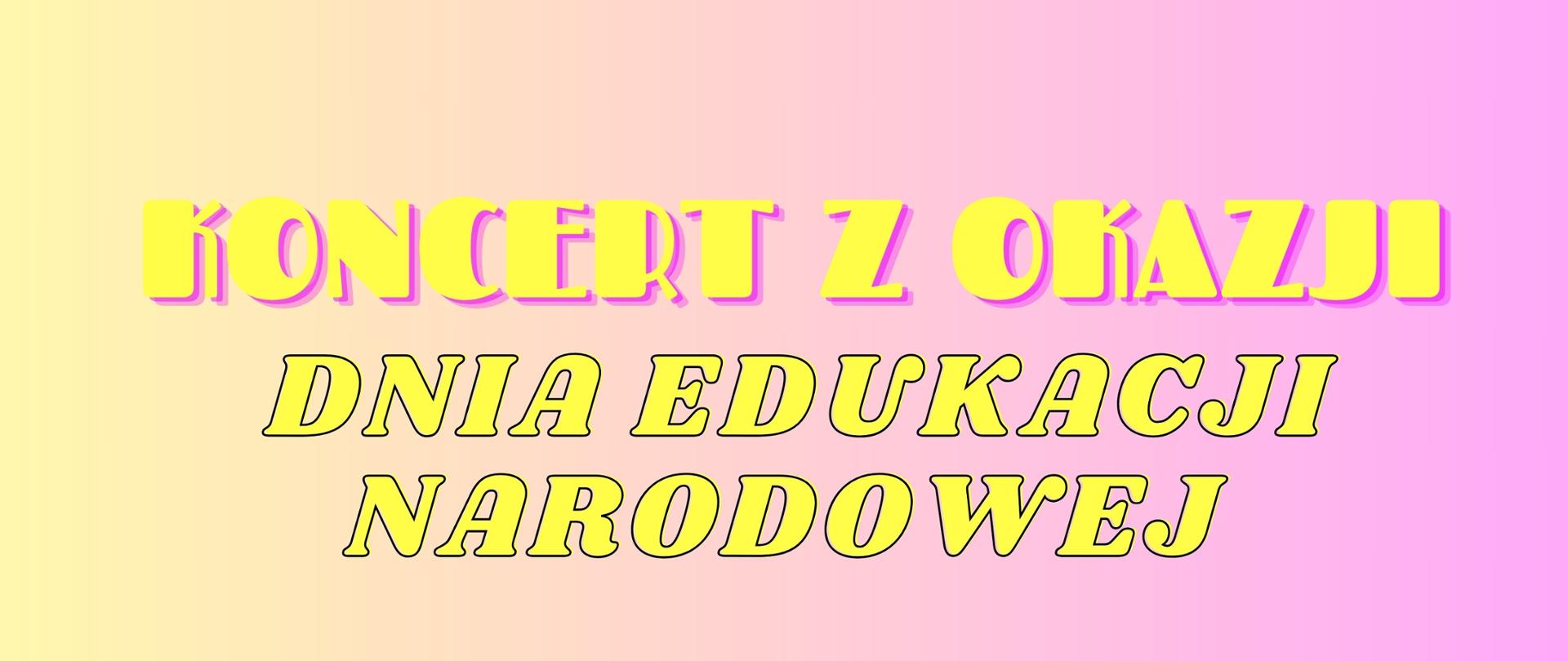 tło plakatu w kolorach żółto różowym na górze napis Koncert z okazji Dnia Edukacji Narodowej na środku Pani w niebieskiej marynarce i niebieskiej spódnicy i białej bluzce pokazująca na napis 16 X 2023 godz. 16:00 sala kameralna poniżej samorząd uczniowski i obrazek w dolnym prawym rogu obrazek szkoły z której drzwiami wypływa kolorowa pięciolinia