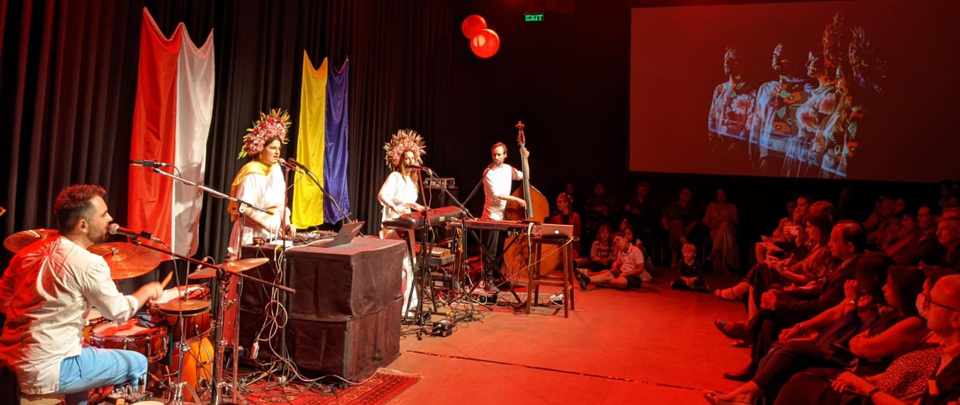 Dagadana_koncert_tło