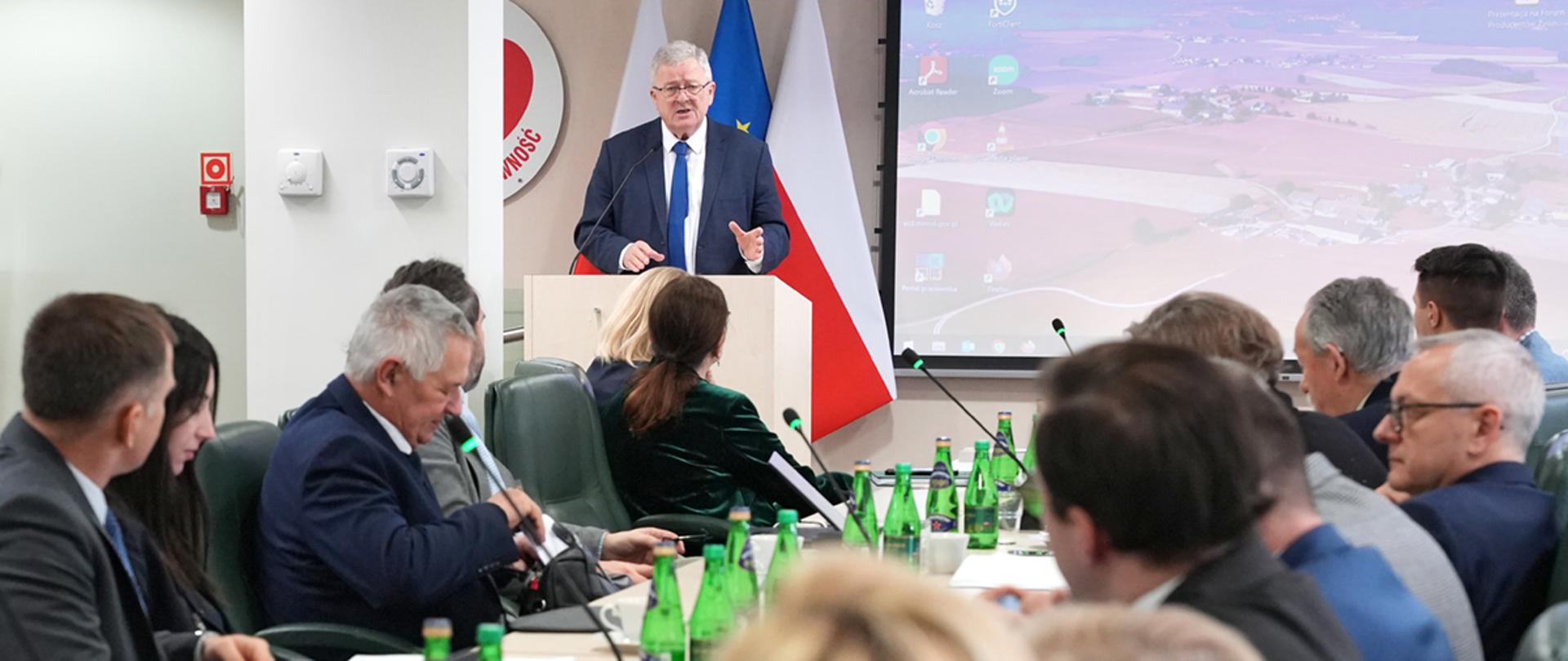 Minister Czesław Siekierski podczas przemówienia (fot. MRiRW)