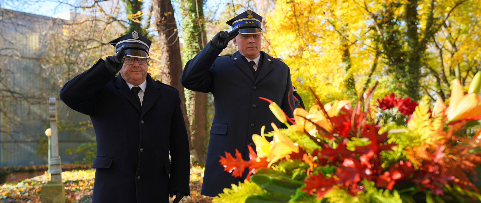 Strażacy odwiedzili groby zmarłych Kolegów
