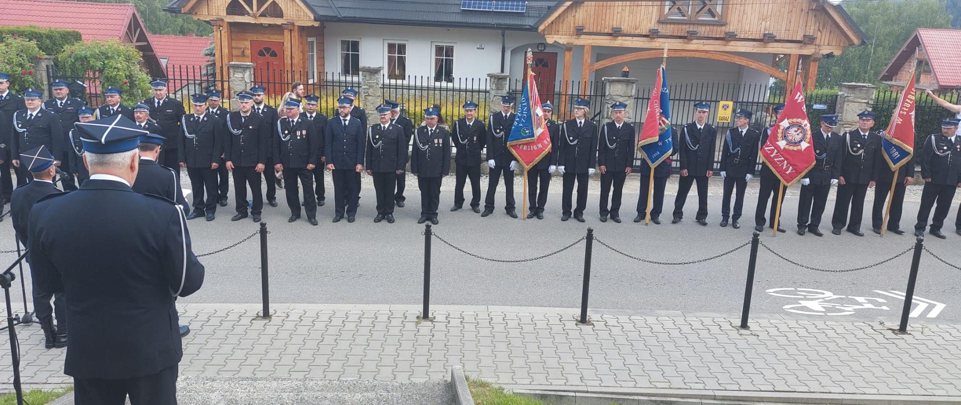 Uroczystość poświęcenia i przekazania samochodu dla OSP Niedzica Zamek