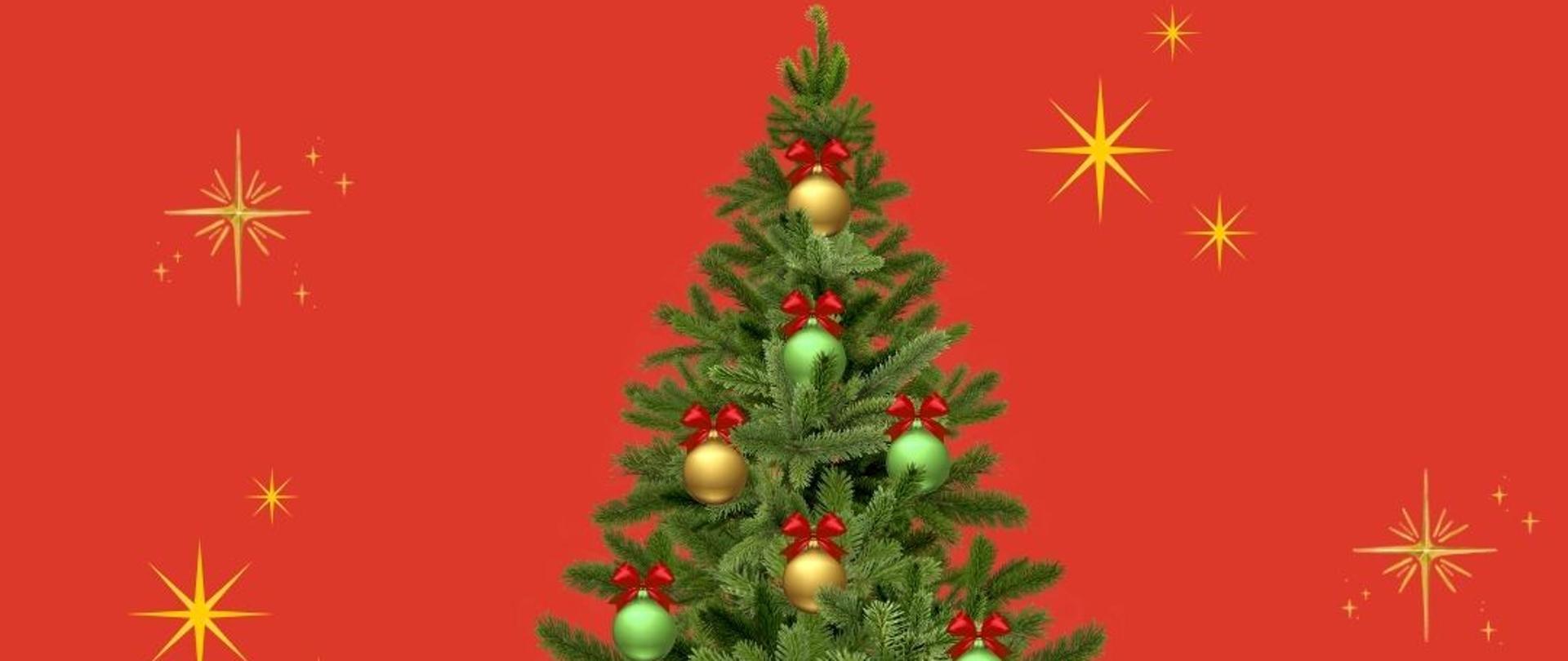 Zdjęcie przedstawia zieloną choinkę na czerwonym tle,a nad nią są życzenia świąteczne.