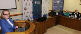 Prezes Wód Polskich Joanna Kopczyńska na konferencji dotyczącej bezpieczeństwa powodziowego w Płocku