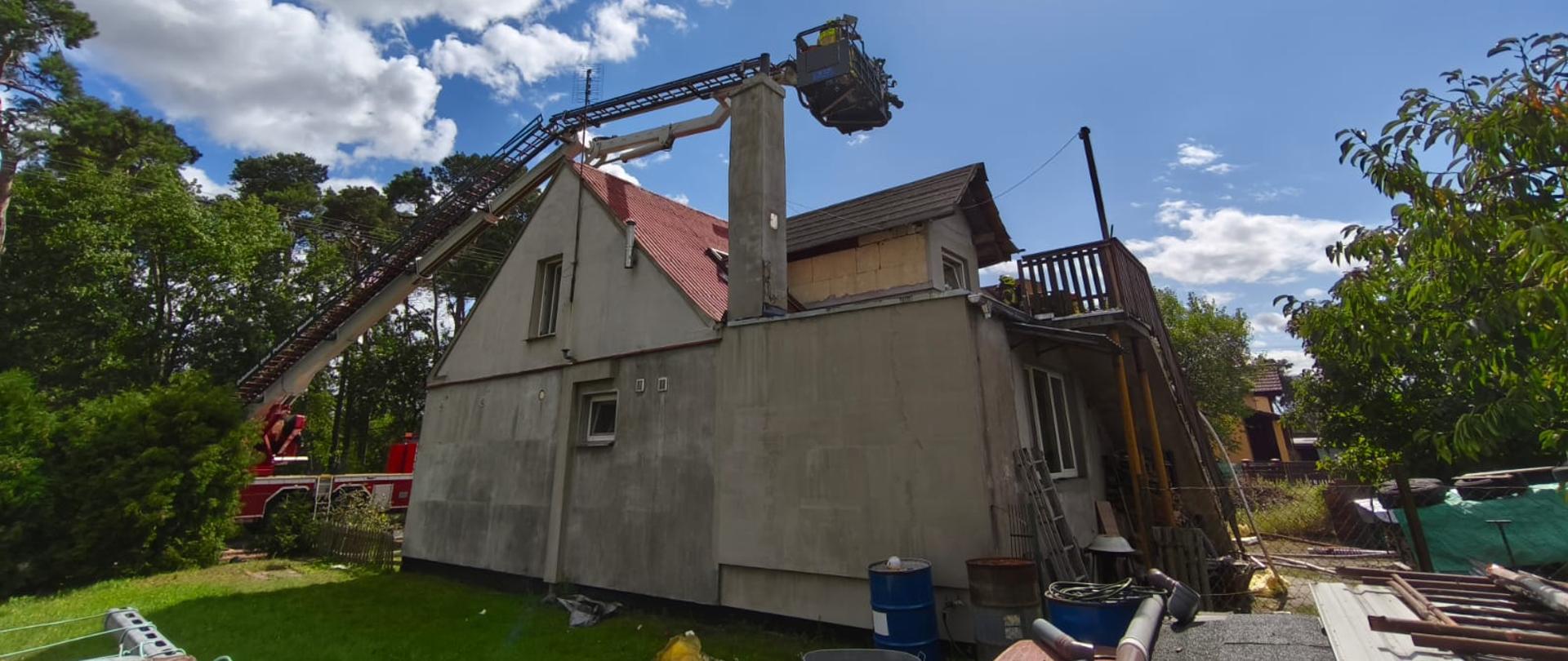 Widok budynku, który objęty był pożarem