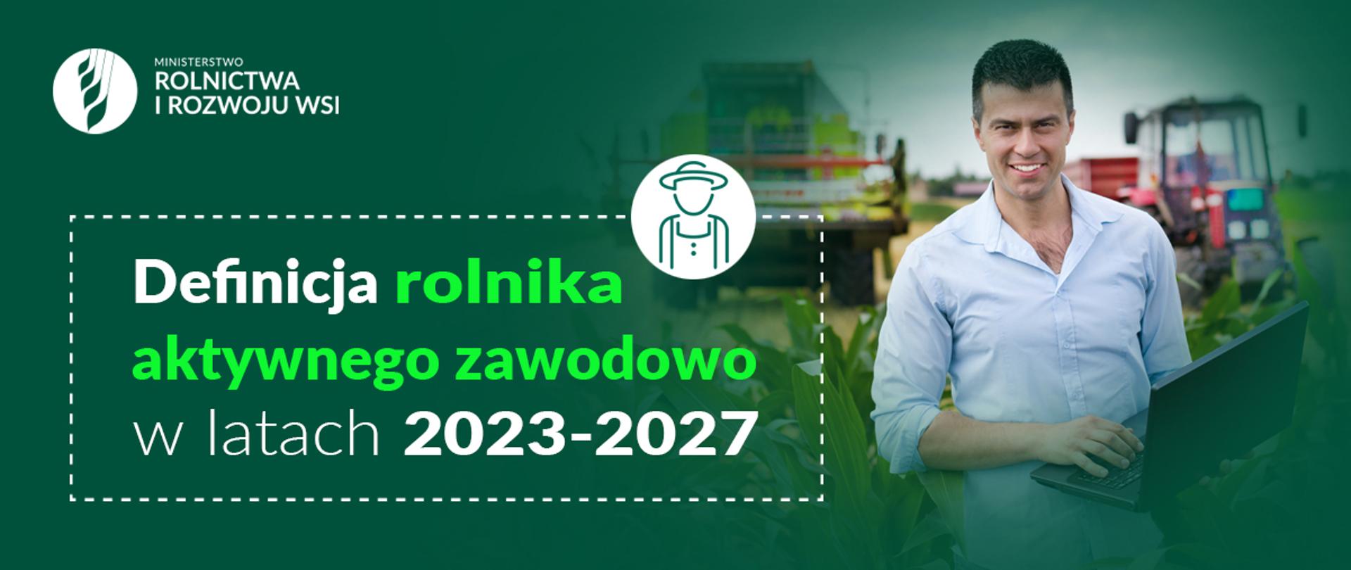 Infografika do komunikatu "Definicja rolnika aktywnego zawodowo w latach 2023-2027".
Uśmiechnięty mężczyzna, z laptopem w rękach, stojący na tle kombajnu i ciągnika rolniczego.