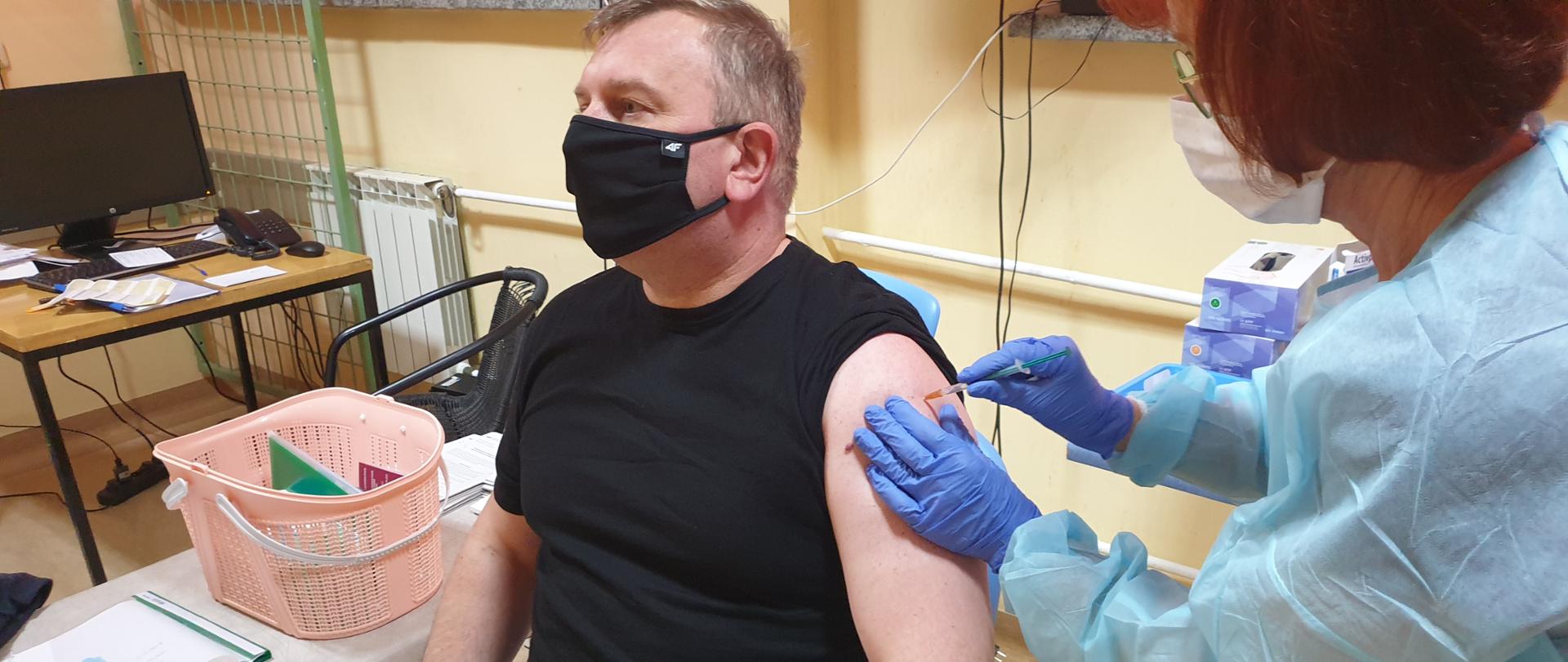 Szczepienie przeciwko COVID-19