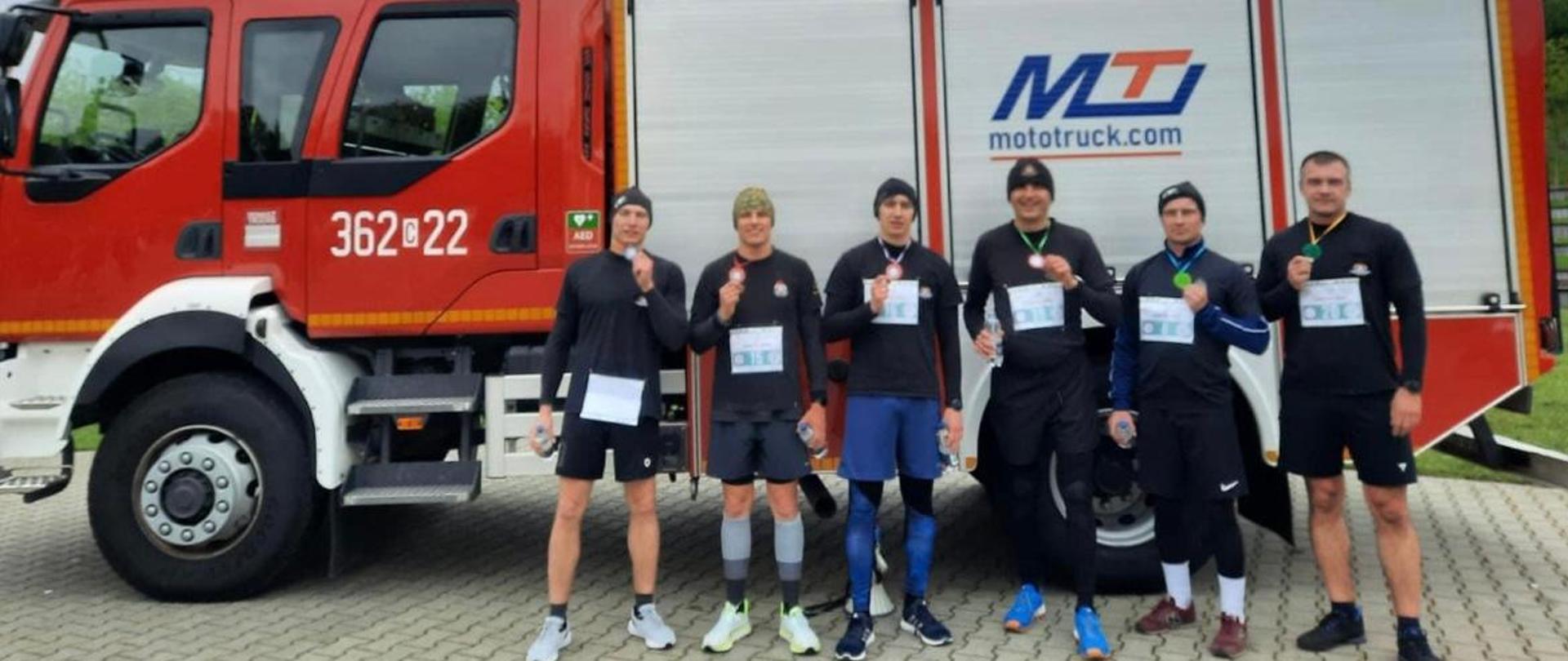 Włocławscy strażacy wzięli udział w biegu w ramach akcji "Przyjaźnie dla autyzmu"