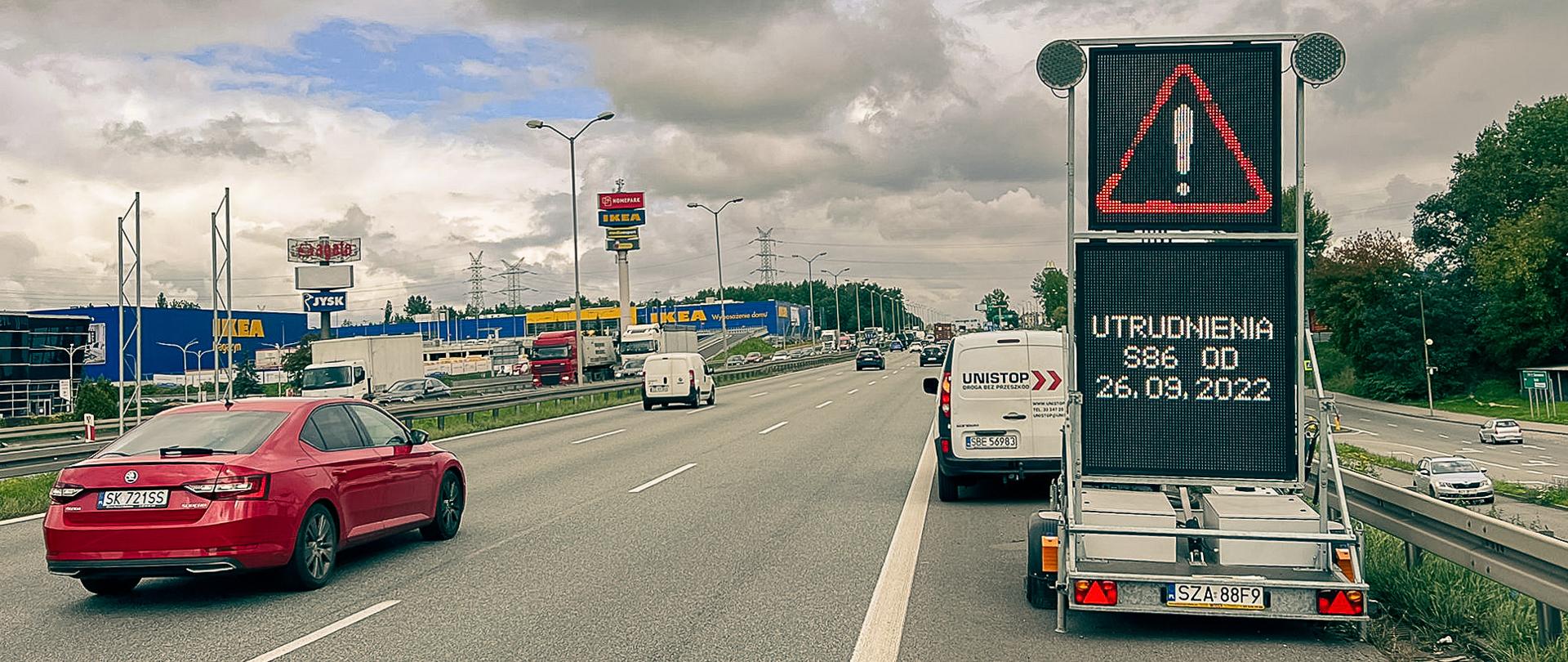 Tablice zmiennej treści informujące o planowanym remoncie S86 pomiędzy Sosnowcem a Katowicami