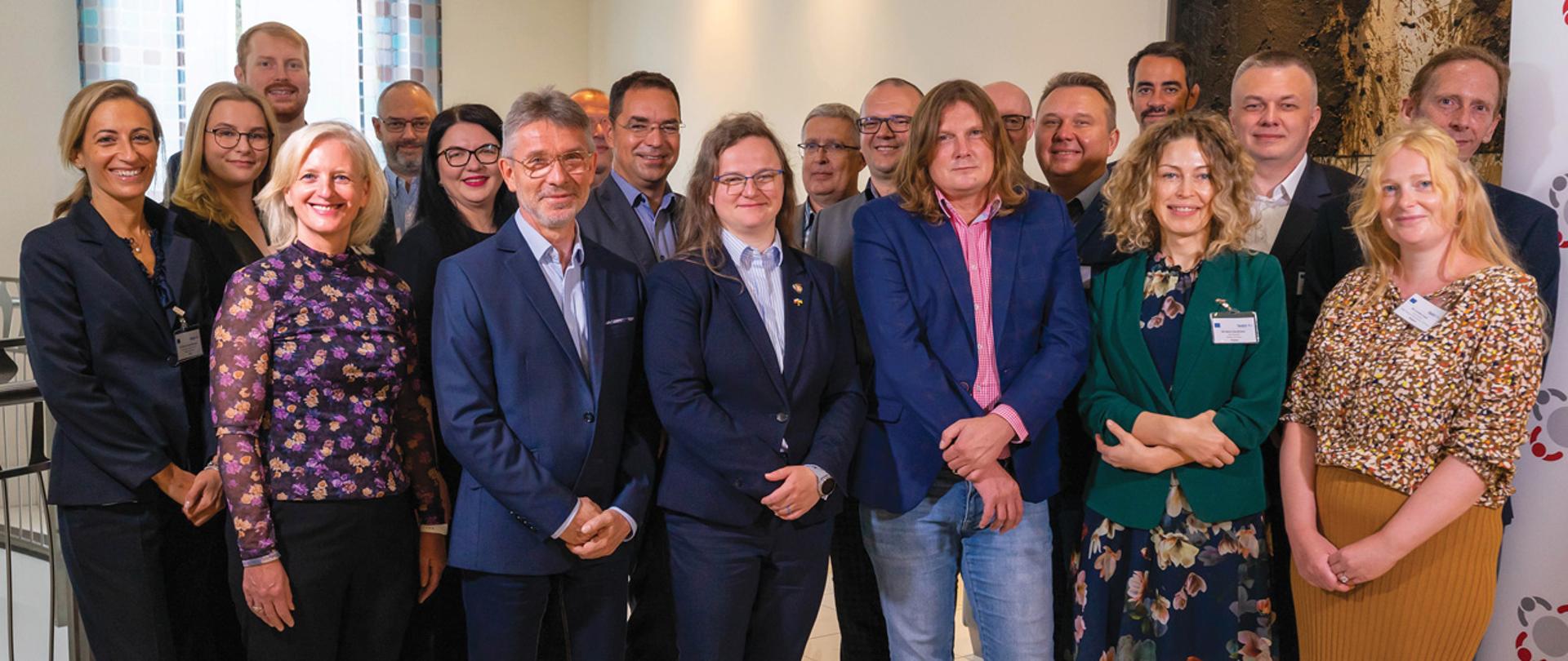 Zdjęcie grupowe uczestników spotkania.