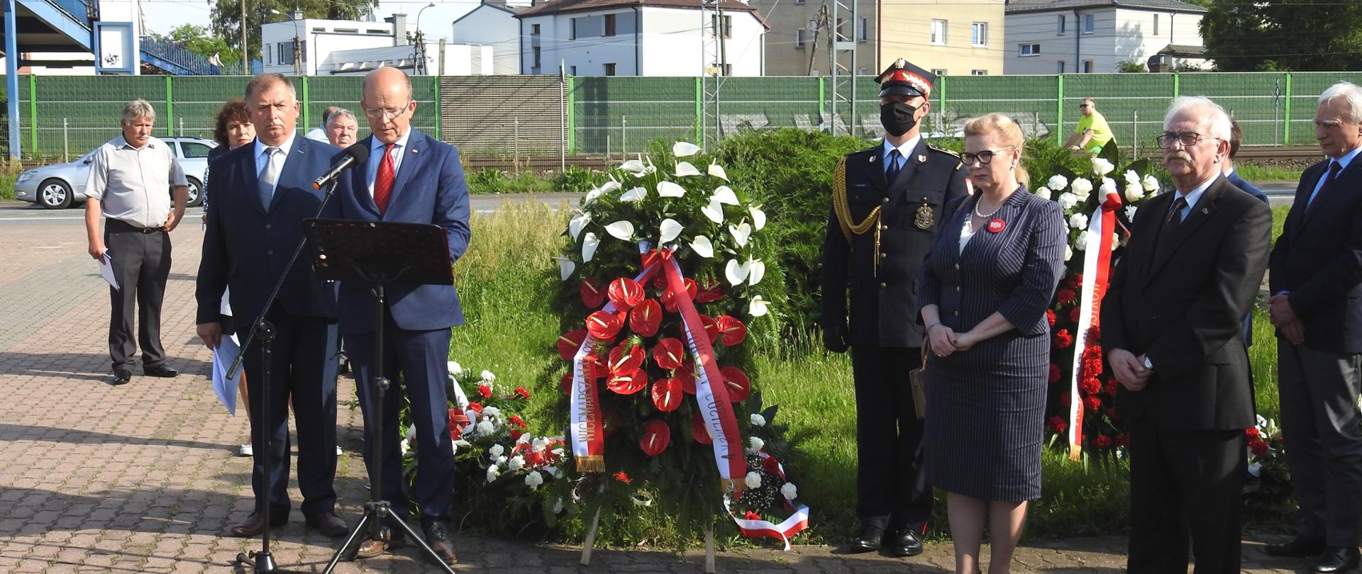 Wojewoda odczytuje list Premiera 