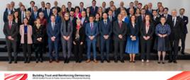 Uczestnicy sesji ministerialnej Komitetu Zarządzania Publicznego OECD, Luksemburg, 18 listopada 2022 r. - zdjęcie grupowe