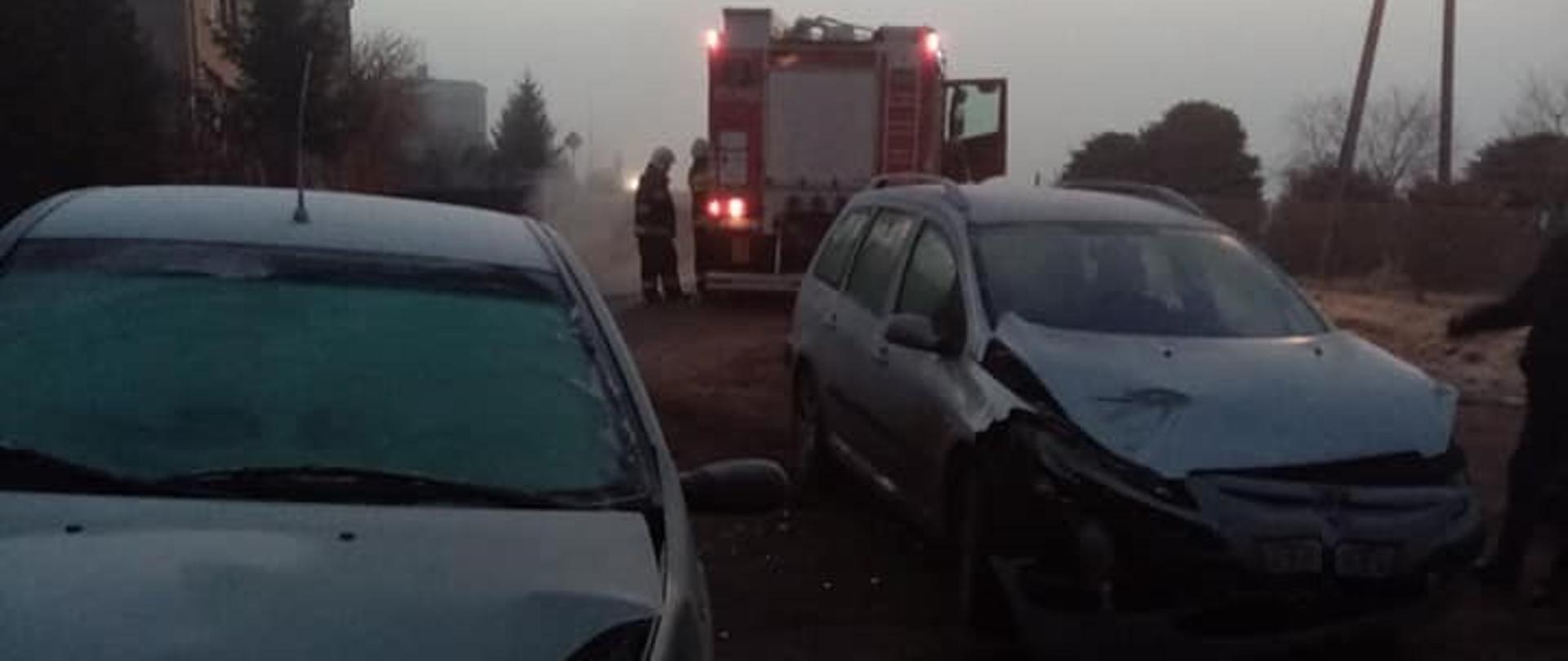 Dwa samochody po zderzeniu