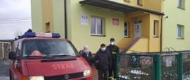 Strażacy z OSP z powiatu dowożą na szczepienia przeciw Covid-19
