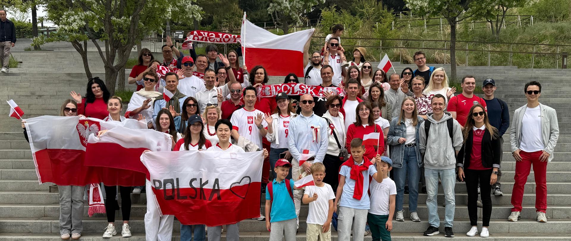 Spacer i wspólne kibicowanie Polaków w Seulu